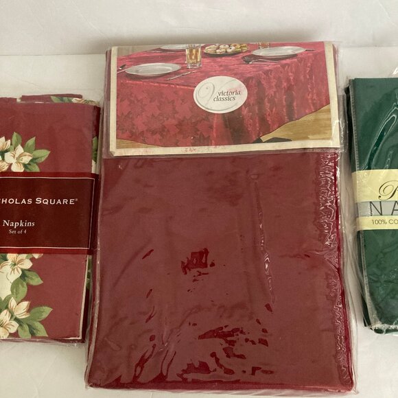 Victoria Classics Solid Burgundy Poinsettia Tablecloth 60" x 84" & 8 Napkins New - Picture 1 of 15
